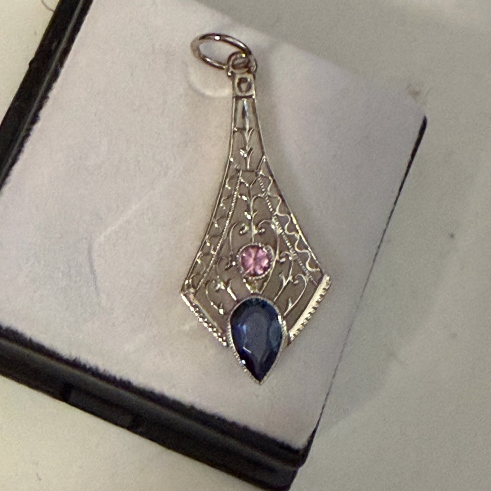 Art Deco 14K WG filigree sapphire pendant